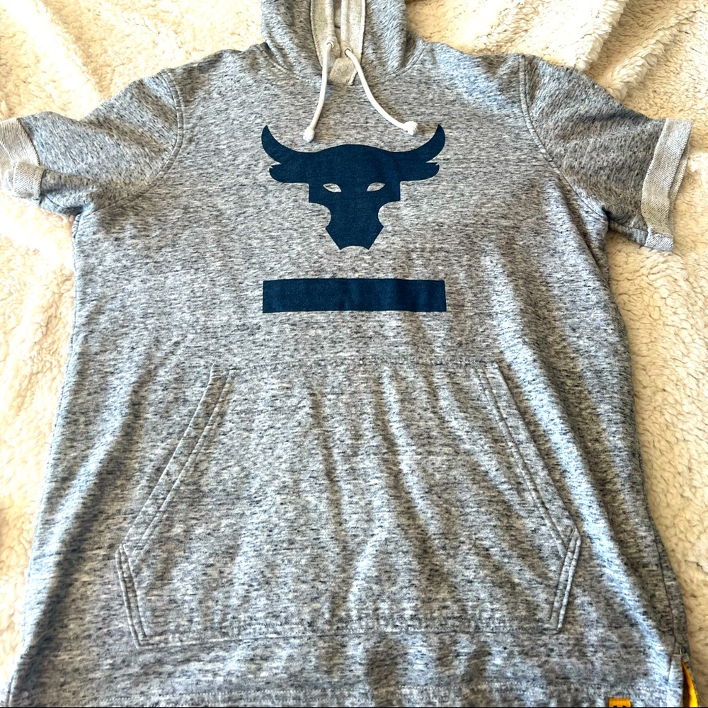 Under armour project rock short sleeve hoodie size medium